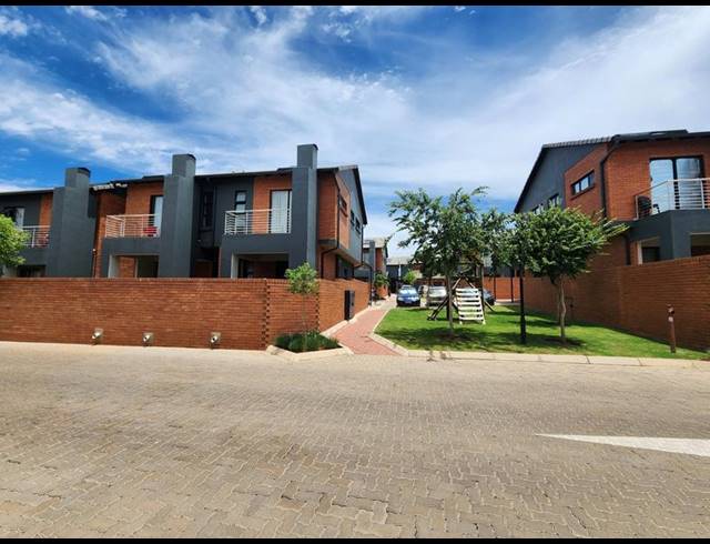 2 BEDROOM TOWNHOUSE FOR SALE IN MONTANA